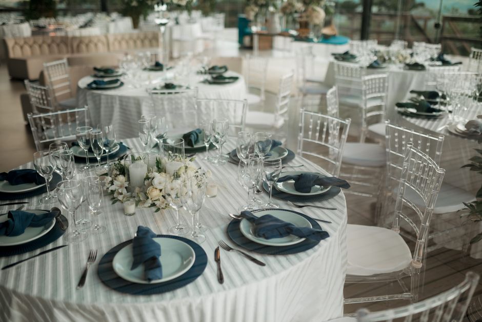 Elegant wedding table setting showcasing our event catering service
